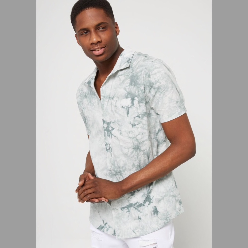 NWT Rue21 Men’s Green Button Down